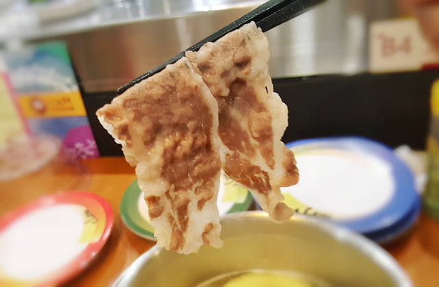 Food｜台南中西區｜小 XM 迴轉麻辣鍋～麻辣火鍋新體驗，創意料理自由配，新鮮食材轉轉轉，特色湯頭好驚豔！