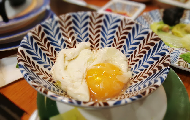 Food｜台南中西區｜小 XM 迴轉麻辣鍋～麻辣火鍋新體驗，創意料理自由配，新鮮食材轉轉轉，特色湯頭好驚豔！