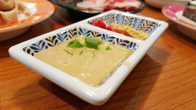 Food｜台南中西區｜小 XM 迴轉麻辣鍋～麻辣火鍋新體驗，創意料理自由配，新鮮食材轉轉轉，特色湯頭好驚豔！