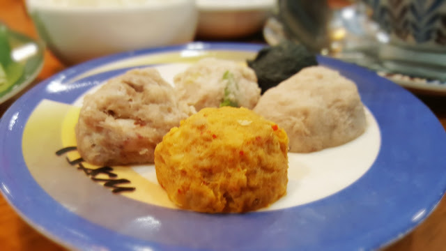 Food｜台南中西區｜小 XM 迴轉麻辣鍋～麻辣火鍋新體驗，創意料理自由配，新鮮食材轉轉轉，特色湯頭好驚豔！