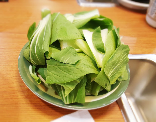 Food｜台南中西區｜小 XM 迴轉麻辣鍋～麻辣火鍋新體驗，創意料理自由配，新鮮食材轉轉轉，特色湯頭好驚豔！