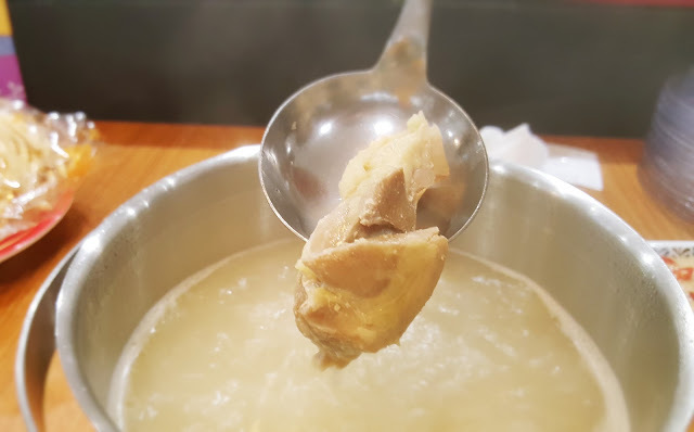 Food｜台南中西區｜小 XM 迴轉麻辣鍋～麻辣火鍋新體驗，創意料理自由配，新鮮食材轉轉轉，特色湯頭好驚豔！