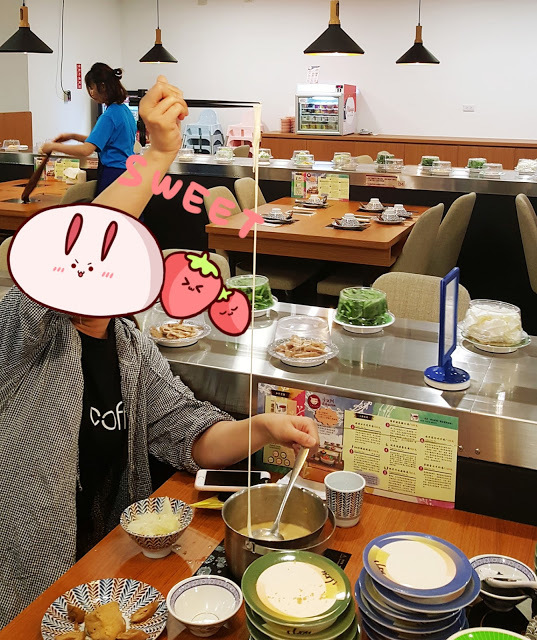 Food｜台南中西區｜小 XM 迴轉麻辣鍋～麻辣火鍋新體驗，創意料理自由配，新鮮食材轉轉轉，特色湯頭好驚豔！