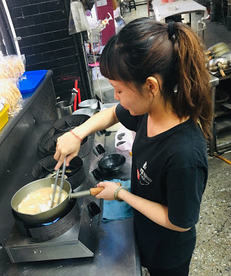 [台南美食] 劉妹鍋燒專賣店（關帝廳店）｜牛奶麻辣鍋燒意麵、青醬鍋燒意麵、藥膳菇菇鍋燒意麵