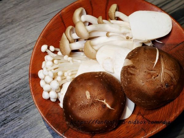 【新店火鍋】超越水產-超市火鍋 #一鍋二吃 #活海鮮 #產地直送 #平價供應 (33).JPG