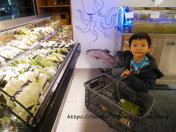 【新店火鍋】超越水產-超市火鍋 #一鍋二吃 #活海鮮 #產地直送 #平價供應 (1).JPG