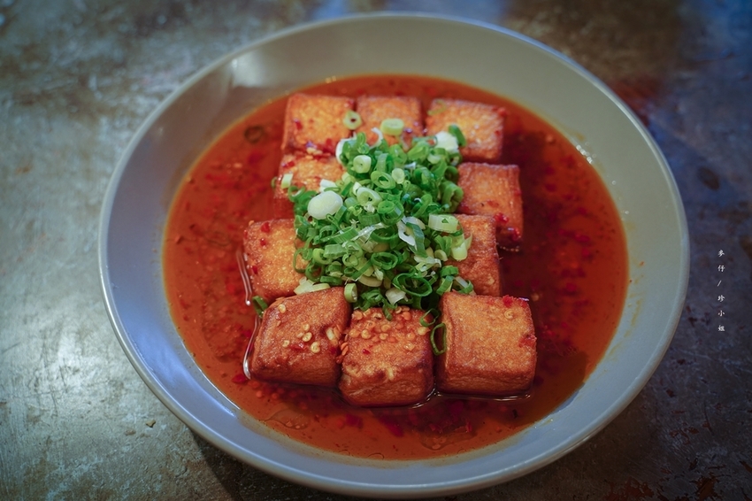 麥仔食~台北｜老位川酒old seat restaurant cafe 川酒&咖啡｜椒麻帶勁川菜結合時尚調酒截然不同風格｜捷運忠孝復興美食