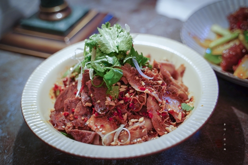 麥仔食~台北｜老位川酒old seat restaurant cafe 川酒&咖啡｜椒麻帶勁川菜結合時尚調酒截然不同風格｜捷運忠孝復興美食