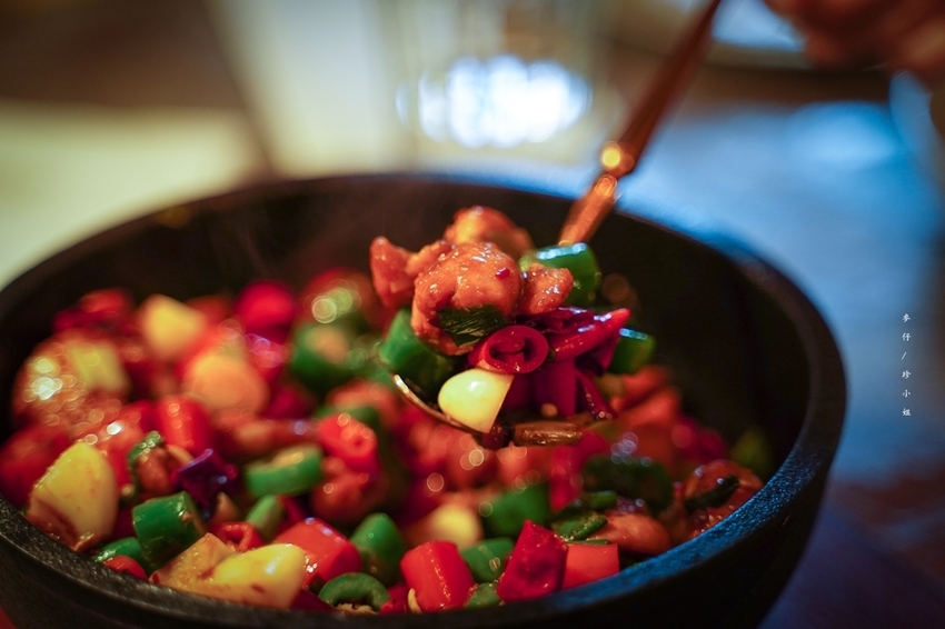 麥仔食~台北｜老位川酒old seat restaurant cafe 川酒&咖啡｜椒麻帶勁川菜結合時尚調酒截然不同風格｜捷運忠孝復興美食