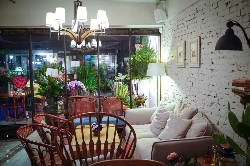 麥仔食~台北｜老位川酒old seat restaurant cafe 川酒&咖啡｜椒麻帶勁川菜結合時尚調酒截然不同風格｜捷運忠孝復興美食