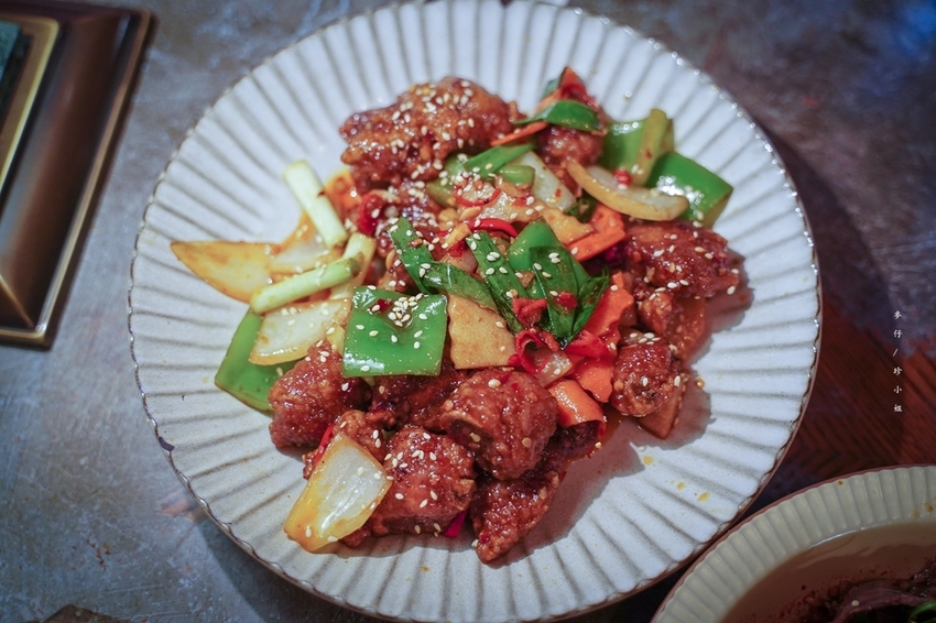 麥仔食~台北｜老位川酒old seat restaurant cafe 川酒&咖啡｜椒麻帶勁川菜結合時尚調酒截然不同風格｜捷運忠孝復興美食