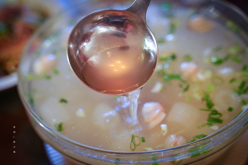 麥仔食~台北｜老位川酒old seat restaurant cafe 川酒&咖啡｜椒麻帶勁川菜結合時尚調酒截然不同風格｜捷運忠孝復興美食