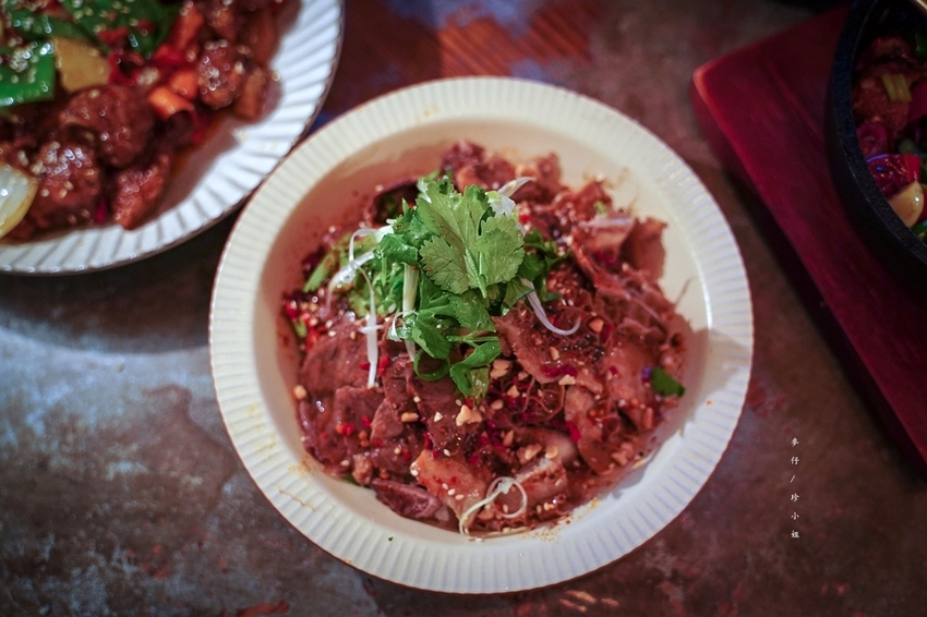 麥仔食~台北｜老位川酒old seat restaurant cafe 川酒&咖啡｜椒麻帶勁川菜結合時尚調酒截然不同風格｜捷運忠孝復興美食