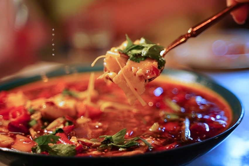 麥仔食~台北｜老位川酒old seat restaurant cafe 川酒&咖啡｜椒麻帶勁川菜結合時尚調酒截然不同風格｜捷運忠孝復興美食