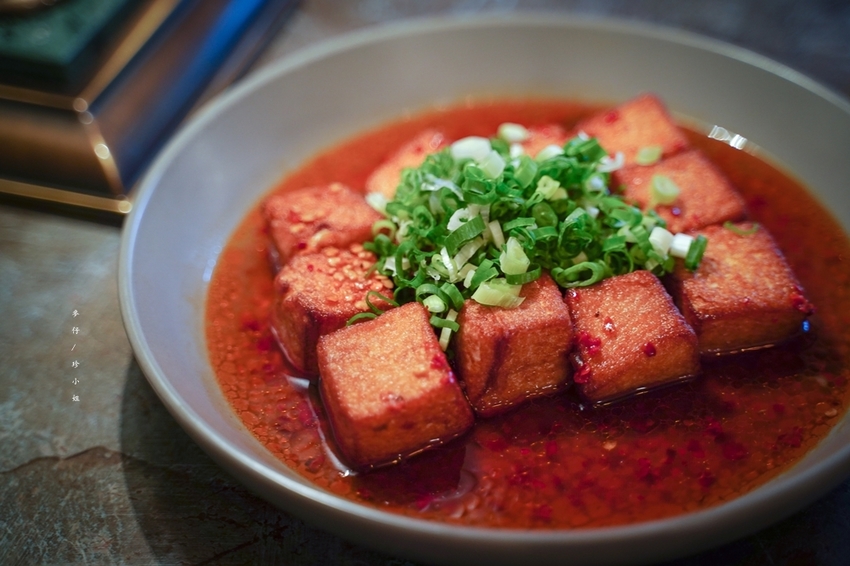 麥仔食~台北｜老位川酒old seat restaurant cafe 川酒&咖啡｜椒麻帶勁川菜結合時尚調酒截然不同風格｜捷運忠孝復興美食