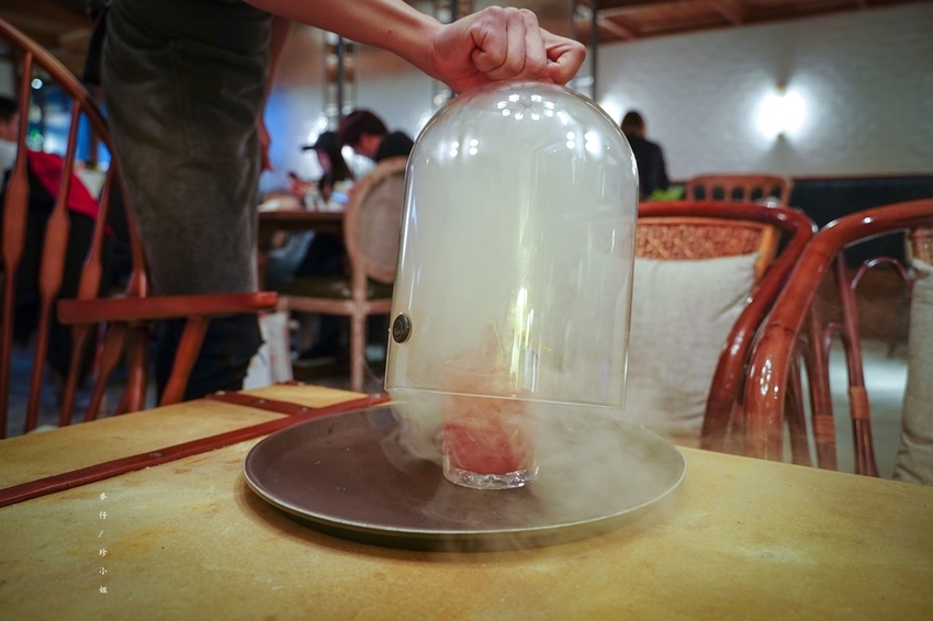 麥仔食~台北｜老位川酒old seat restaurant cafe 川酒&咖啡｜椒麻帶勁川菜結合時尚調酒截然不同風格｜捷運忠孝復興美食