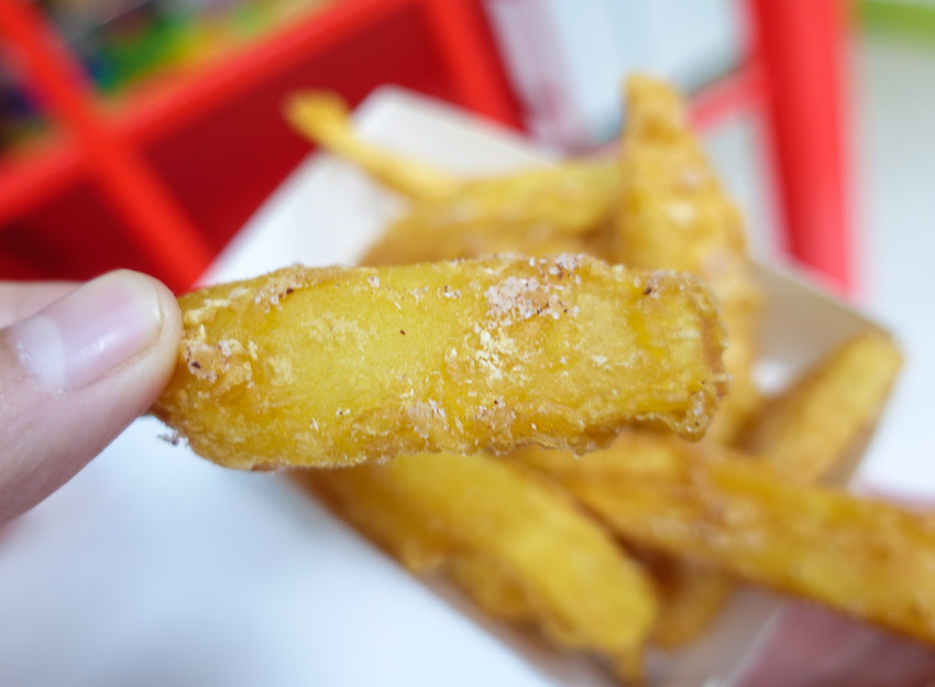 [高雄光華夜市美食]迷路炸物店-浮誇系蔥雞排~每口都吃到蔥花的大大滿足 - 美食好芃友