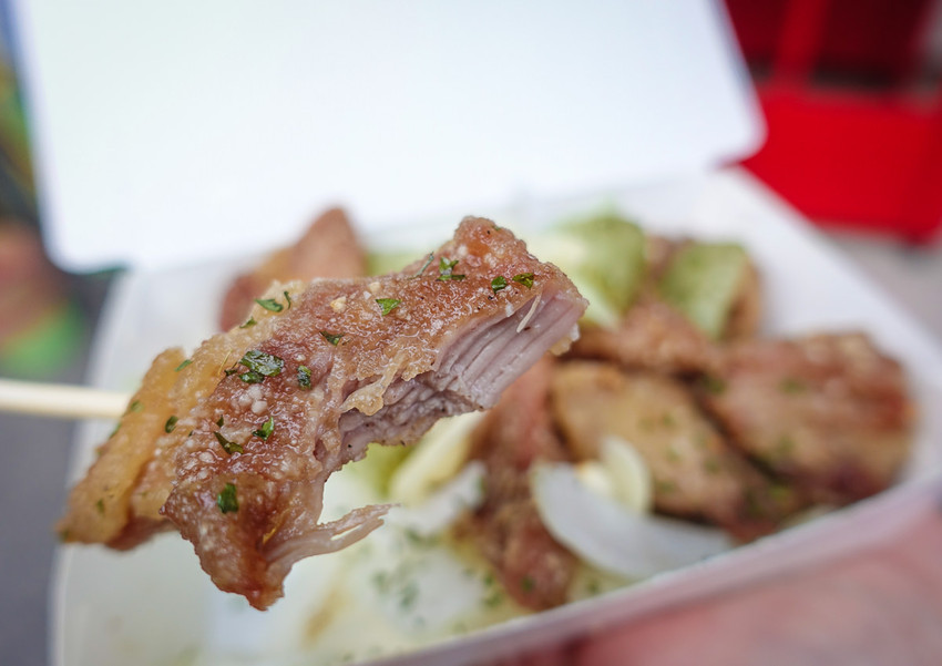 [高雄光華夜市美食]迷路炸物店-浮誇系蔥雞排~每口都吃到蔥花的大大滿足 - 美食好芃友