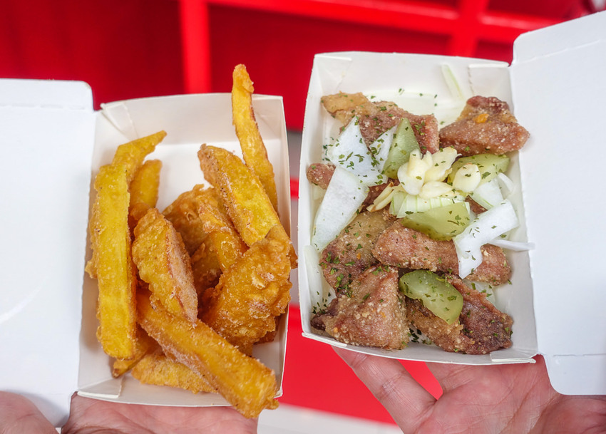 [高雄光華夜市美食]迷路炸物店-浮誇系蔥雞排~每口都吃到蔥花的大大滿足 - 美食好芃友