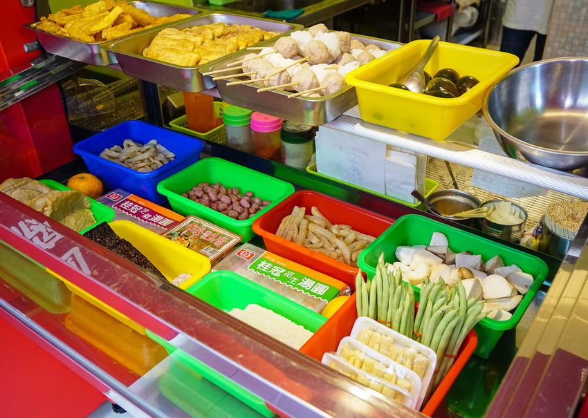 [高雄光華夜市美食]迷路炸物店-浮誇系蔥雞排~每口都吃到蔥花的大大滿足 - 美食好芃友