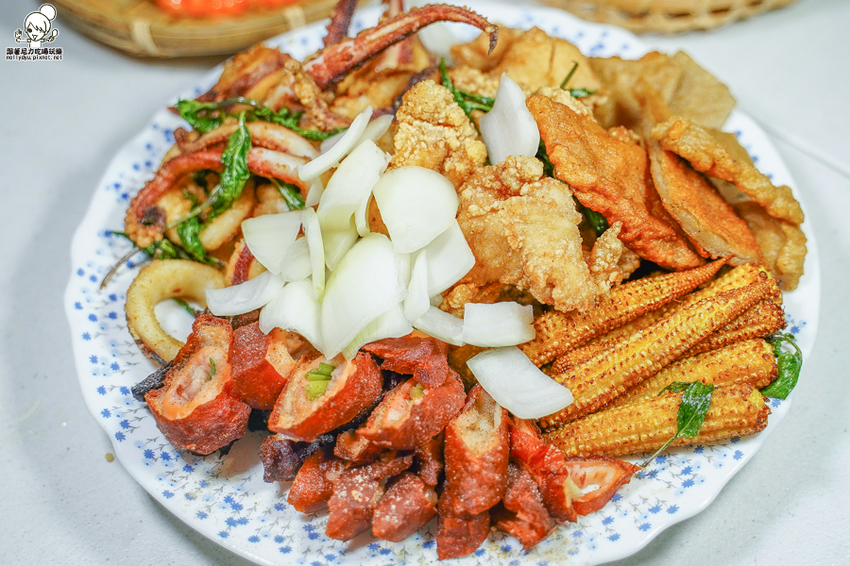 光華夜市美食 炸物 隱藏版 人氣 炸雞排 雞排 炸物 巷弄 必吃 爆料