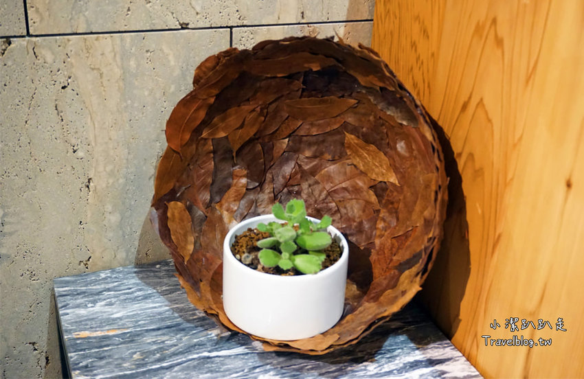 台中西屯》米石里概念館。輕食.傢俱.石磚個性工業風！IG打卡美拍景點,到貨櫃屋咖啡廳喝下午茶 - 小潔趴趴走旅遊札記