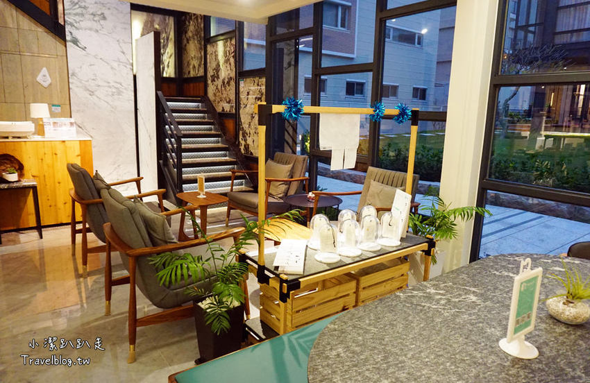 台中西屯》米石里概念館。輕食.傢俱.石磚個性工業風！IG打卡美拍景點,到貨櫃屋咖啡廳喝下午茶 - 小潔趴趴走旅遊札記