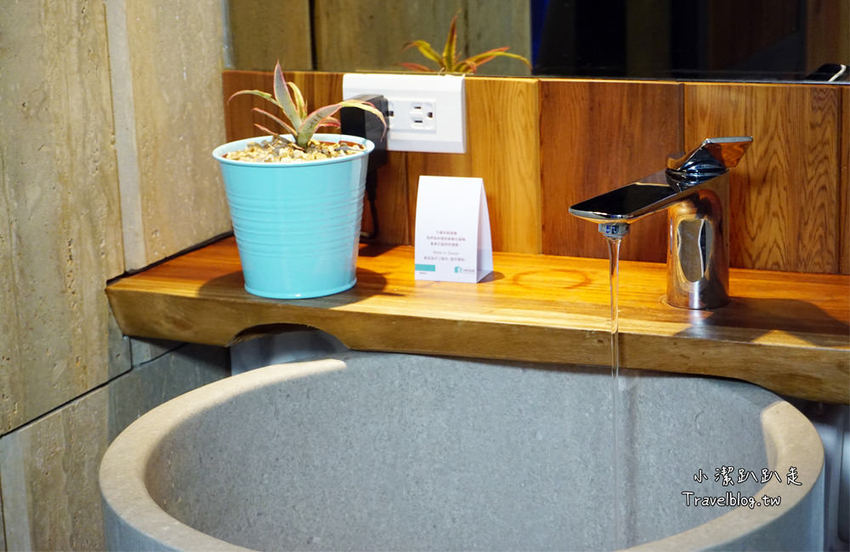 台中西屯》米石里概念館。輕食.傢俱.石磚個性工業風！IG打卡美拍景點,到貨櫃屋咖啡廳喝下午茶 - 小潔趴趴走旅遊札記