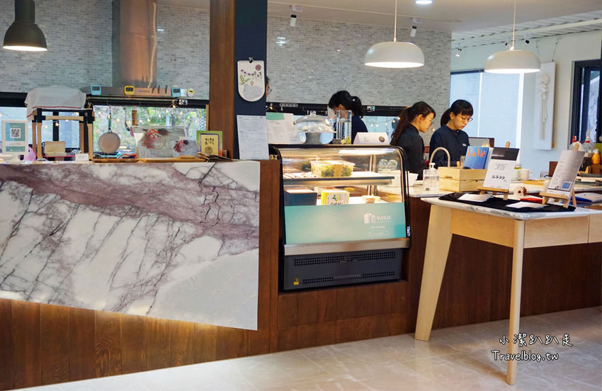 台中西屯》米石里概念館。輕食.傢俱.石磚個性工業風！IG打卡美拍景點,到貨櫃屋咖啡廳喝下午茶 - 小潔趴趴走旅遊札記