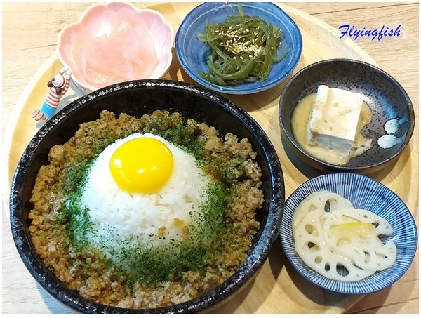 五円•ご緣：✜ 攻佔人心ㄟ日系飯糰和滑嫩布丁 - 五円•ご緣｜三重國小站  初訪+二訪