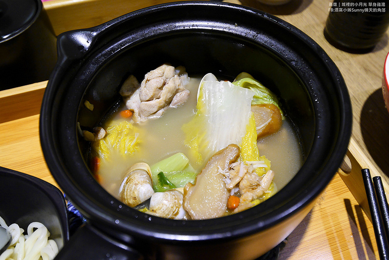 高雄美食x城裡的小月光 單身雞湯