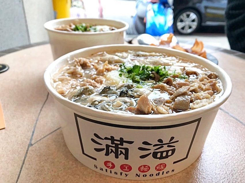 滿溢手工麵線|台中好市多旁的銅板美食，四種料裝到滿出來! - 艾薇覓食趣