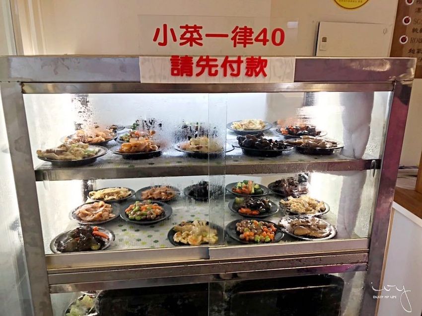 台中好市多旁的銅板美食，滿溢手工麵線