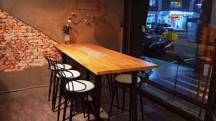 石牌站特色餐酒館QNight餐酒館 石牌站特色餐酒館,石牌站美食,QNight,台北酒吧,台北宵夜,石牌站宵夜,石牌站包場,石牌站聚餐,石牌站包廂,聖誕大餐,耶誕大餐,感恩節