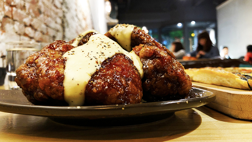 石牌站特色餐酒館QNight餐酒館岩漿歐巴炸雞 石牌站特色餐酒館,石牌站美食,QNight,醫師工會,醫師職業工會,醫師打折,醫生打折,榮總醫師,榮總醫生,榮總接駁車,榮總開趴,台北開趴