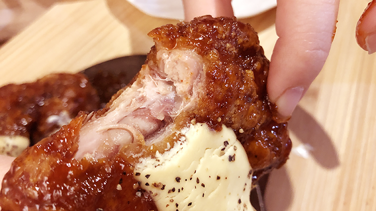 石牌站特色餐酒館QNight餐酒館岩漿歐巴炸雞 石牌站特色餐酒館,石牌站美食,QNight,石牌包廂餐廳,石牌路美食,石牌投影機餐廳,北投投影機餐廳,迎新,迎新餐廳,慶生餐廳,浮誇系美食