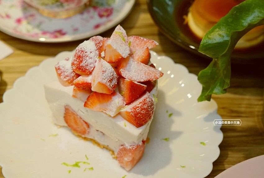 台中文學館老宅改建懷舊風格的甜點咖啡,連平日人潮都爆滿,不限用餐時間、免服務費!!