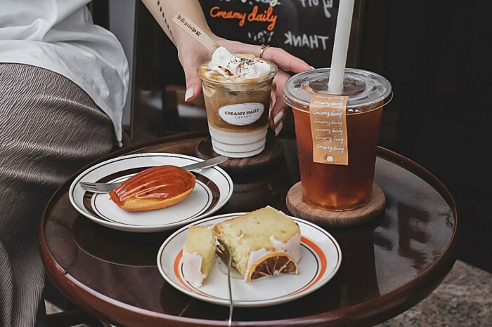 台中文學館老宅改建懷舊風格的甜點咖啡,連平日人潮都爆滿,不限用餐時間、免服務費!!