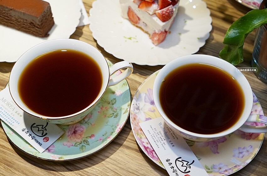 台中文學館老宅改建懷舊風格的甜點咖啡,連平日人潮都爆滿,不限用餐時間、免服務費!!