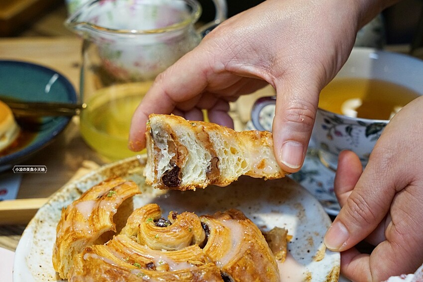 台中文學館老宅改建懷舊風格的甜點咖啡,連平日人潮都爆滿,不限用餐時間、免服務費!!