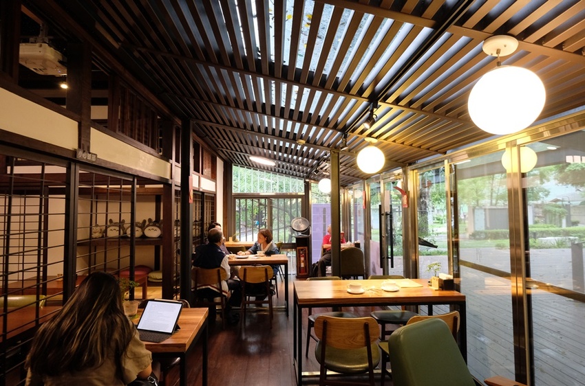 幸卉文學咖啡︳藏在台中文學館的特色咖啡廳，日式刨冰也是扛壩子！ - 金大佛的奪門而出家網誌