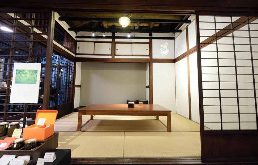 幸卉文學咖啡︳藏在台中文學館的特色咖啡廳，日式刨冰也是扛壩子！ - 金大佛的奪門而出家網誌