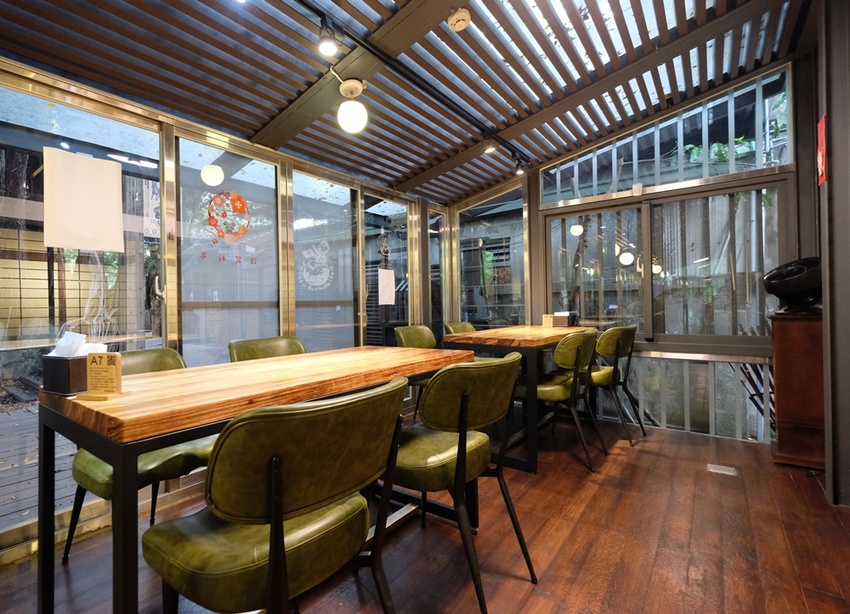 幸卉文學咖啡︳藏在台中文學館的特色咖啡廳，日式刨冰也是扛壩子！ - 金大佛的奪門而出家網誌