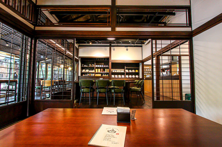 台中西區,熱鬧的市場內也能有遠離塵囂讓人靜心的好去處,幸卉文學咖啡 nice to meet you! - 微笑Joe幸運