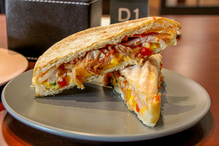 台中西區,熱鬧的市場內也能有遠離塵囂讓人靜心的好去處,幸卉文學咖啡 nice to meet you! - 微笑Joe幸運