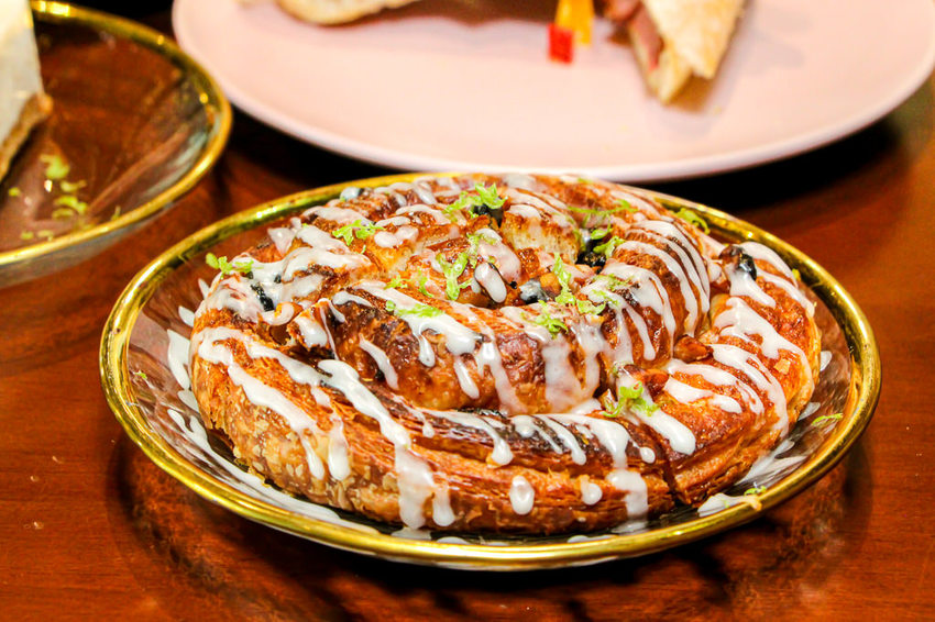 台中西區,熱鬧的市場內也能有遠離塵囂讓人靜心的好去處,幸卉文學咖啡 nice to meet you! - 微笑Joe幸運