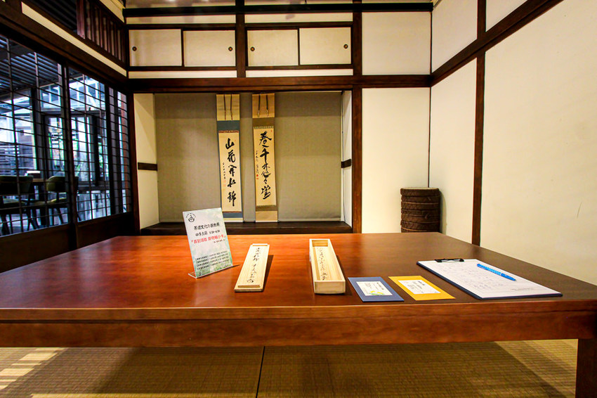 台中西區,熱鬧的市場內也能有遠離塵囂讓人靜心的好去處,幸卉文學咖啡 nice to meet you! - 微笑Joe幸運