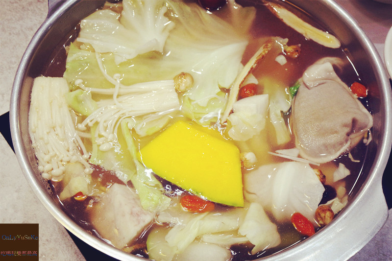 FoOd台北【天棧鍋物】網美火鍋店,來這慶生就有蝦子蛋糕,你幾歲就送幾隻蝦