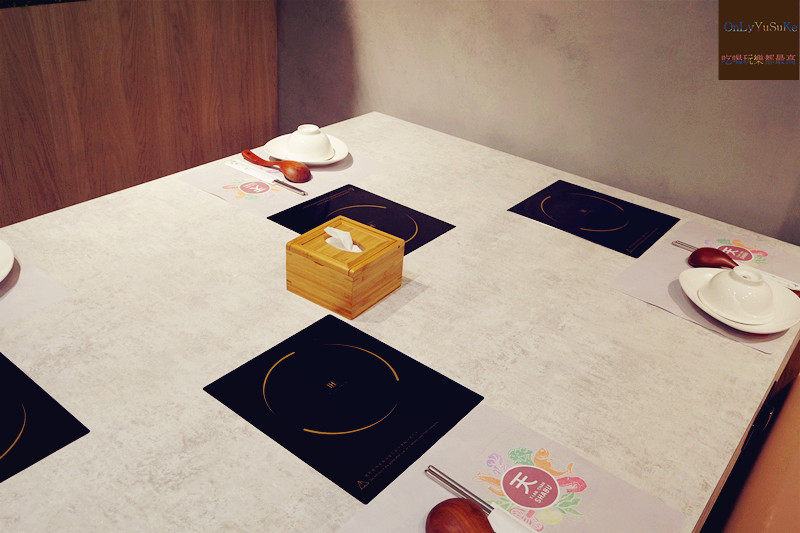 FoOd台北【天棧鍋物】網美火鍋店,來這慶生就有蝦子蛋糕,你幾歲就送幾隻蝦