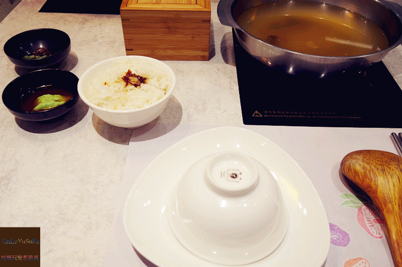 FoOd台北【天棧鍋物】網美火鍋店,來這慶生就有蝦子蛋糕,你幾歲就送幾隻蝦